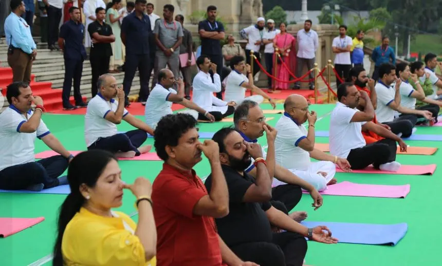 कर्नाटक में उत्साह के साथ मनाया गया अंतरराष्ट्रीय योग दिवस