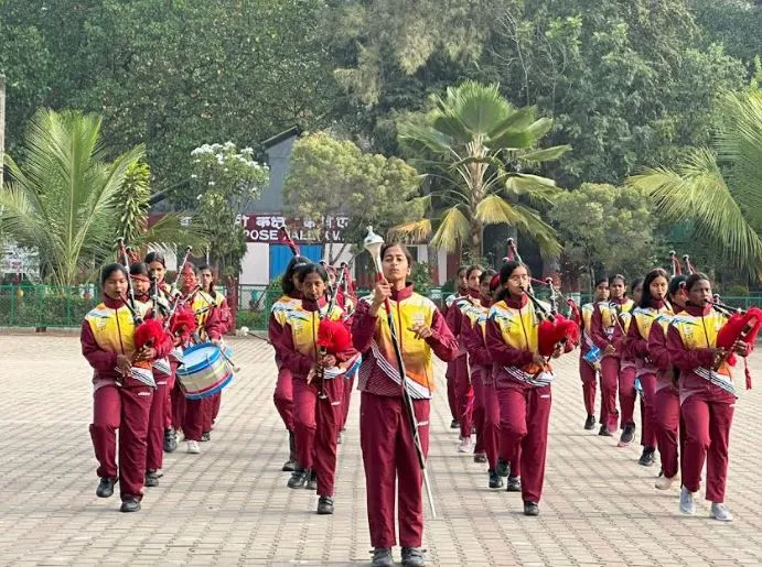 बेंगलूरु: राष्ट्रीय स्कूल बैंड प्रतियोगिता के लिए पीएम श्री केवी एमईजी और केंद्र की लड़कियां दिल्ली रवाना