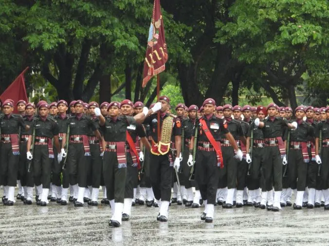 अग्निवीरों की पैराशूट रेजिमेंट की पासिंग आउट परेड हुई