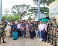 हिंसाग्रस्त बांग्लादेश से 100 विद्यार्थी त्रिपुरा के रास्ते भारत लौटे, सुरक्षा बलों ने स्वागत किया
