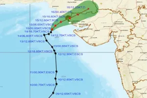चक्रवात बिपारजॉय गुजरात तट से 200 किलोमीटर से भी कम दूरी पर